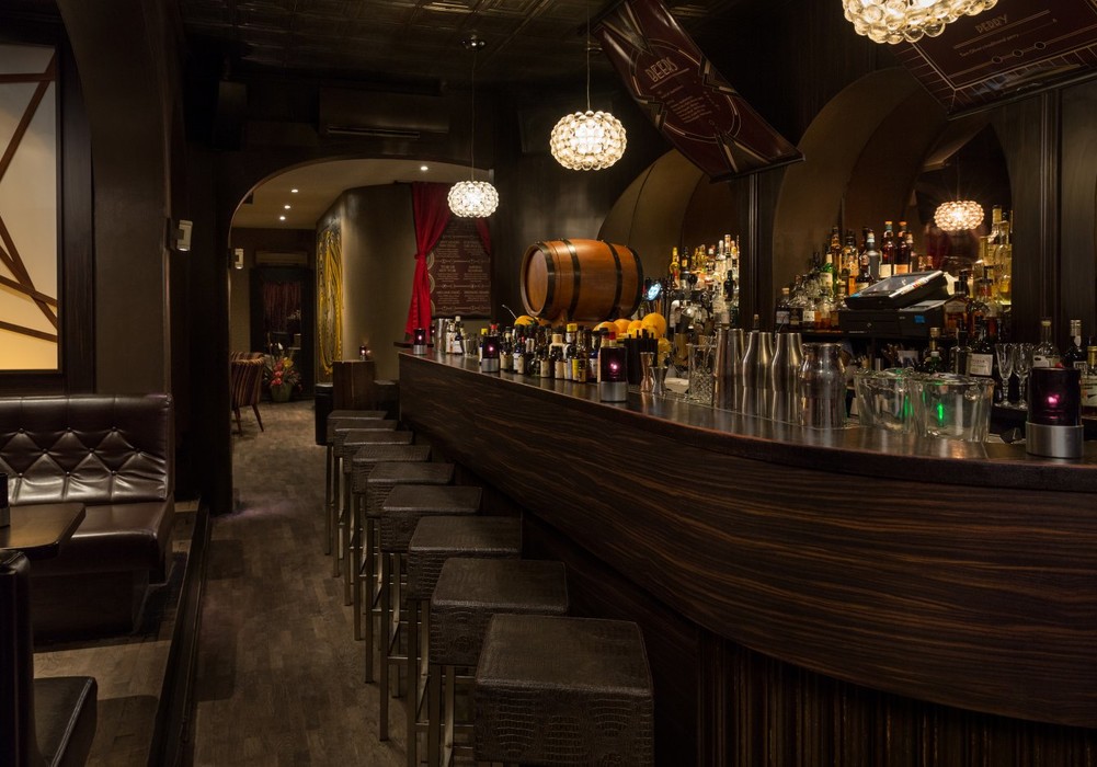 カウンターモンキー Door 74 | Monkey 47 – Schwarzwald Dry Gin