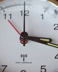Radio-controlled wall clock